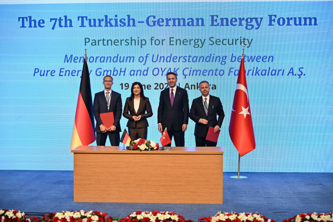 OYAK ÇİMENTO İLE PURE ENERGY'DEN ENERJİ ALANINDA İŞ BİRLİĞİ