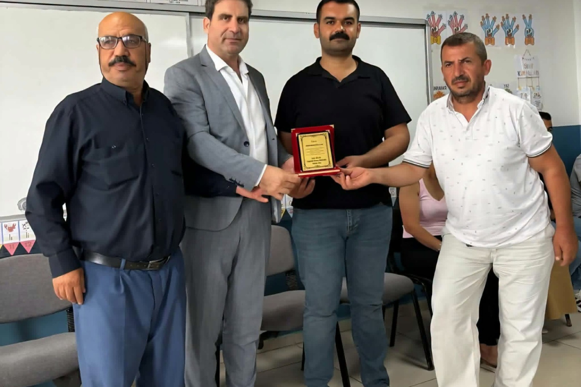 EĞİTİME KATKI SUNAN İŞ İNSANI FIRINCIOĞULLARI'NA PLAKET