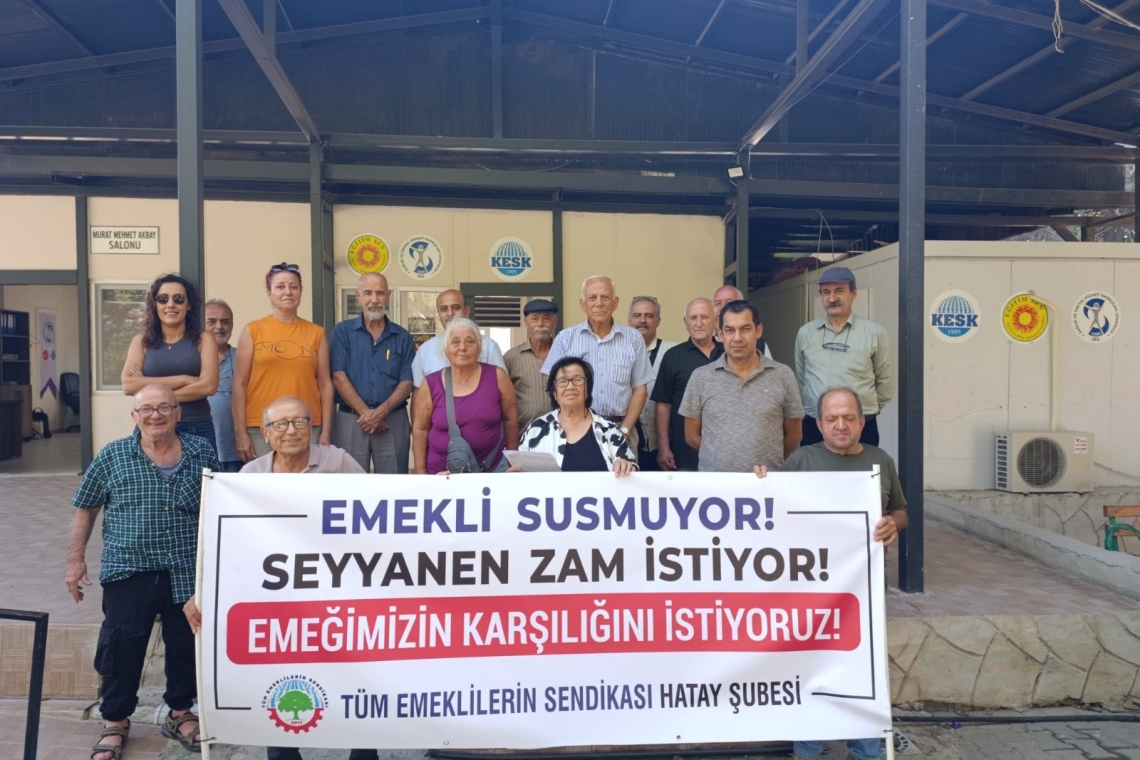 HATAY’DA EMEKLİLER ZAM TALEBİYLE SOKAĞA ÇIKTI