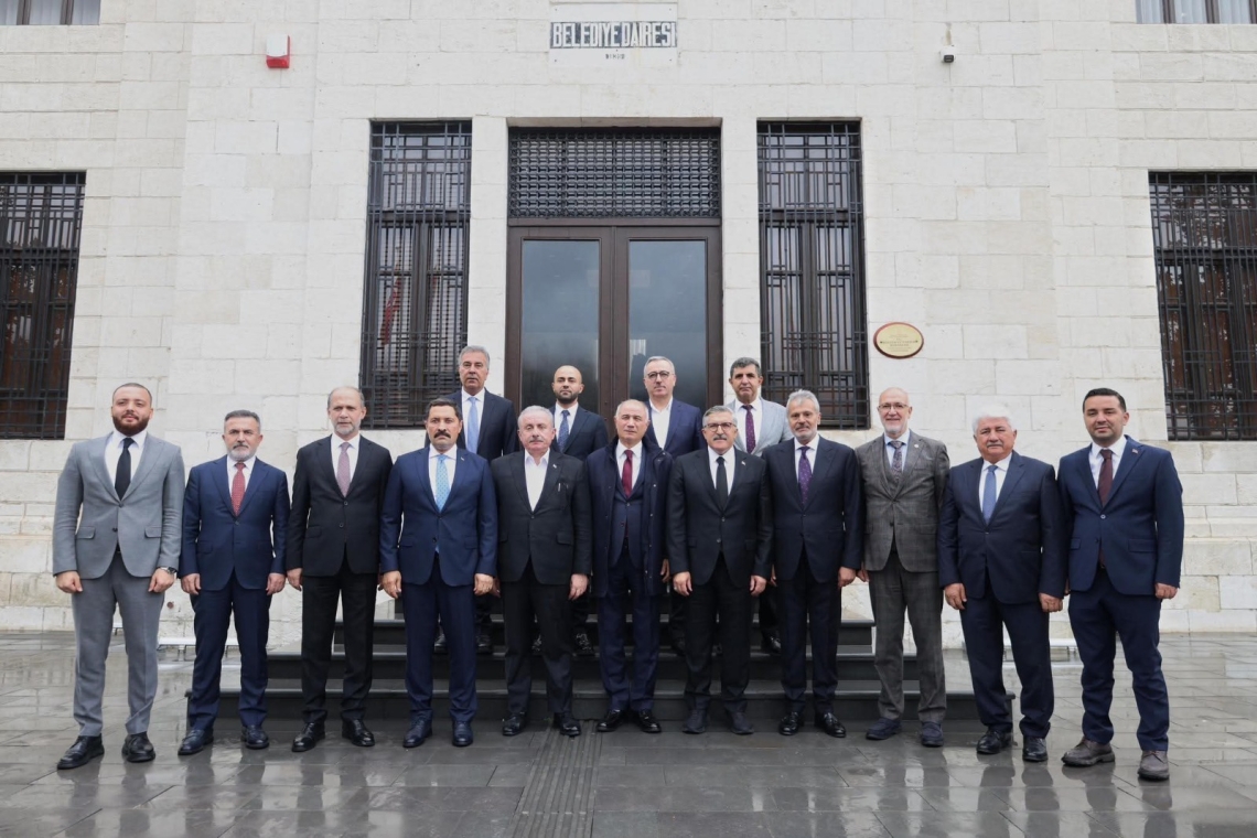 AK PARTİ HEYETİNDEN HATAY’DA YENİDEN İNŞA GÖRÜŞMESİ